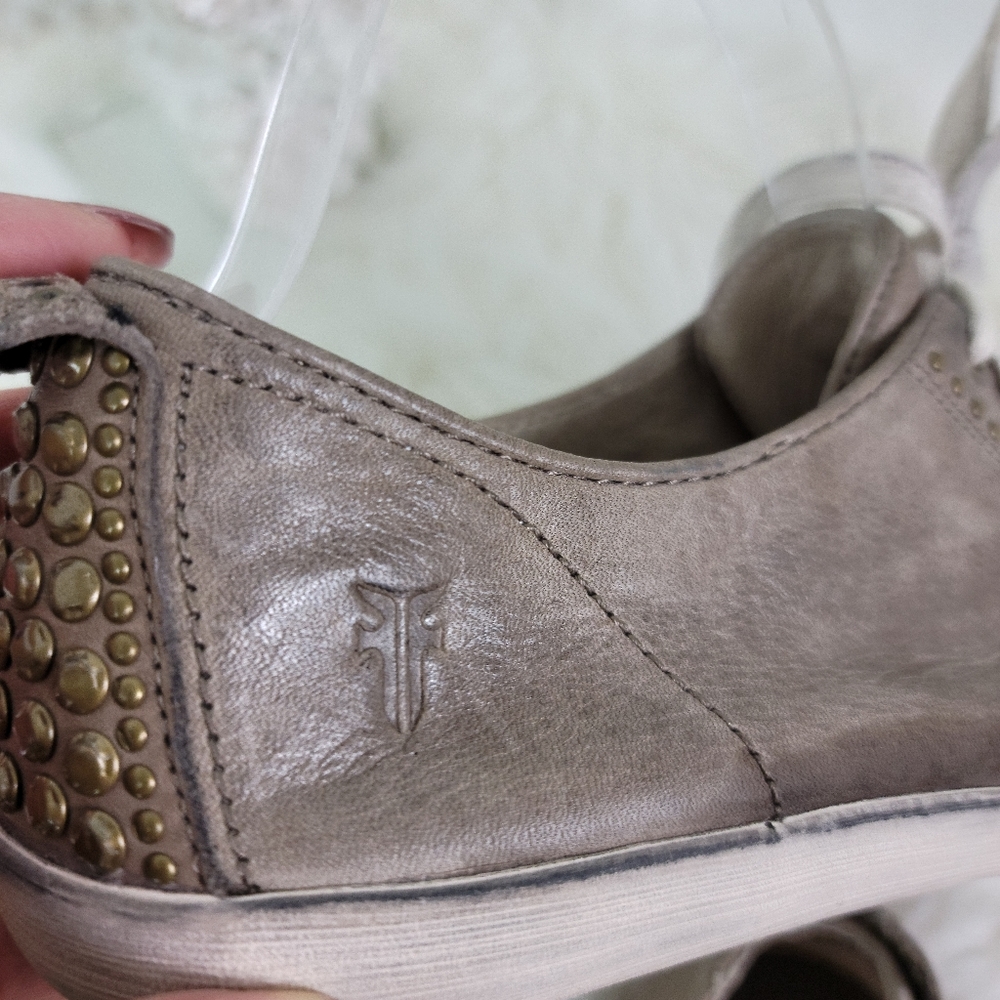 FRYE KIRA STUDDED LOW TAUPE LEATHER LACE UP SNEAKER WOMEN'S SIZE 8.